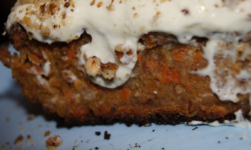 Морковный пирог с глазурью из маскарпоне с лаймом