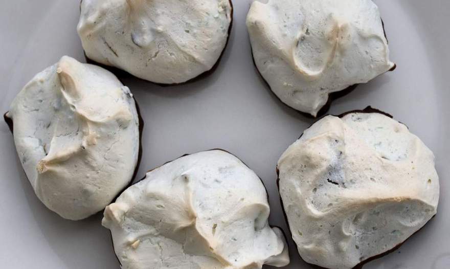 Рождественские меренги (Christmas merengue kisses)