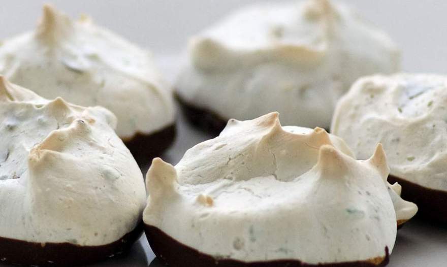 Рождественские меренги (Christmas merengue kisses)