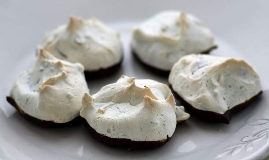 Рождественские меренги (Christmas merengue kisses)