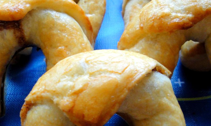 Круассаны с бананами и шоколадом