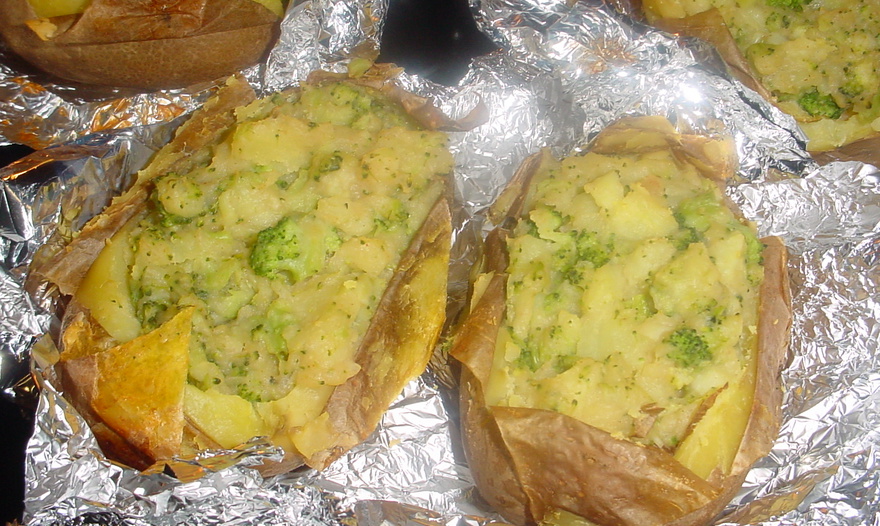 Запеченный картофель с брокколи 