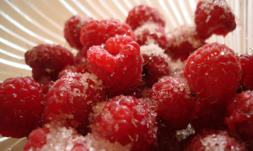 Нежный клафути с малиной 