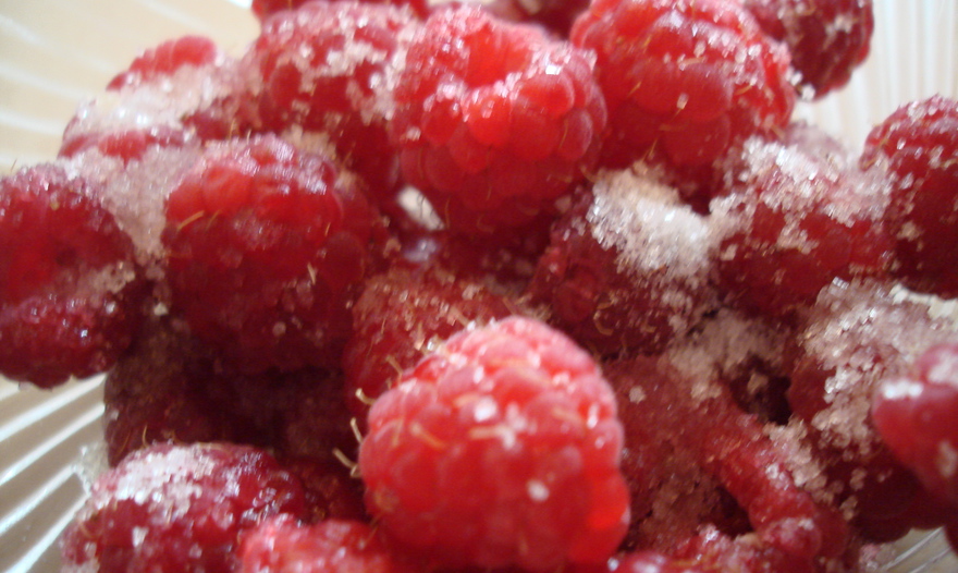 Нежный клафути с малиной 