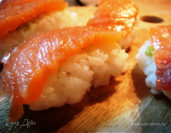 Нигири-суши с лососем