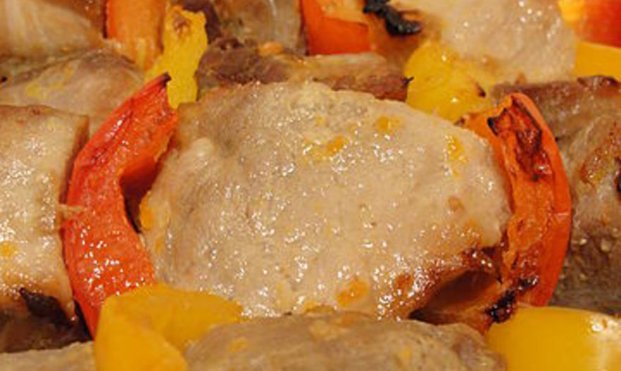 Мини-шашлычки из свинины с перцем