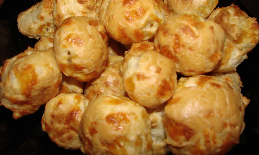 "Гужер" (заварные французские сырные шарики)