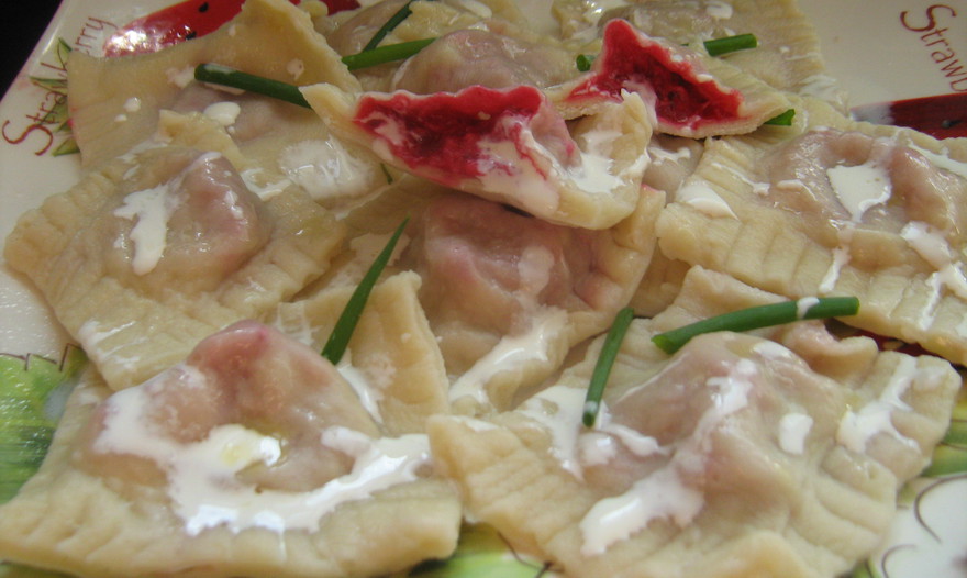 Равиоли со свеклой,творогом и пармезаном.