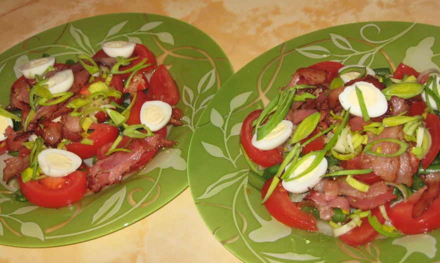 Легкий салат с беконом