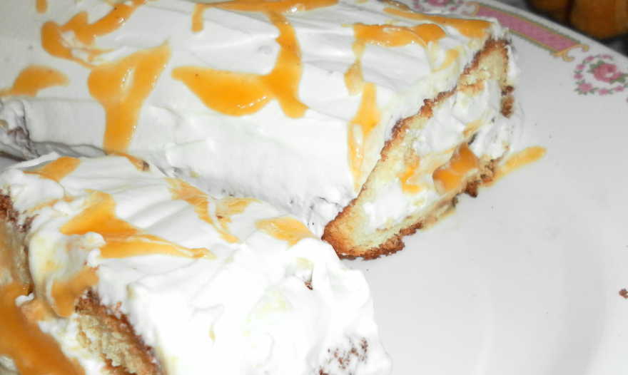 Лимонно-абрикосовый рулет