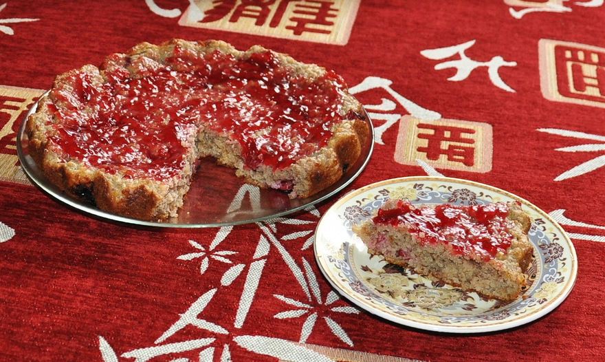 Маффины на гречневых хлопьях с вишней