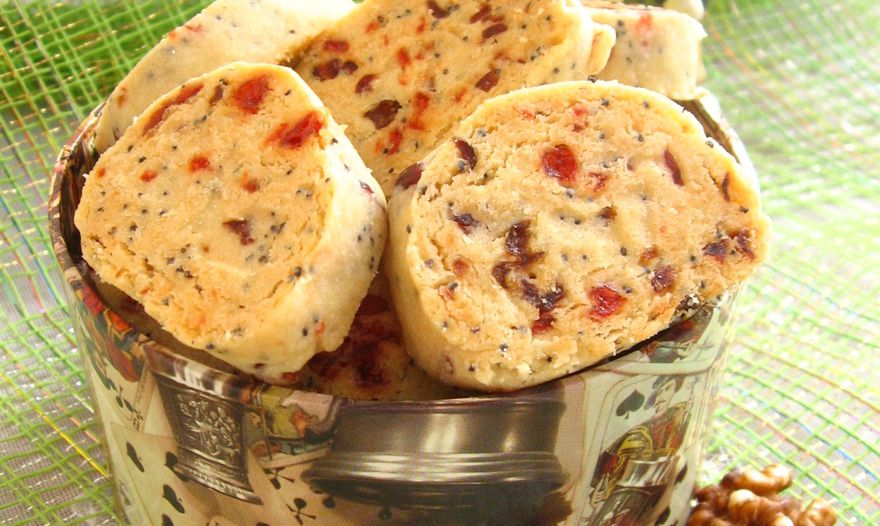 Пасхальное печенье с маком, вяленой клюквой, сушеной вишней и изюмом