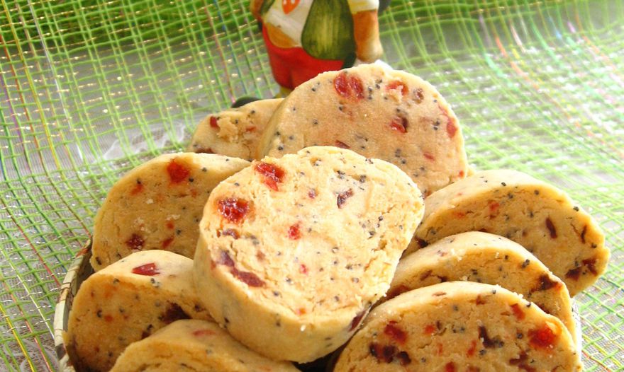 Пасхальное печенье с маком, вяленой клюквой, сушеной вишней и изюмом