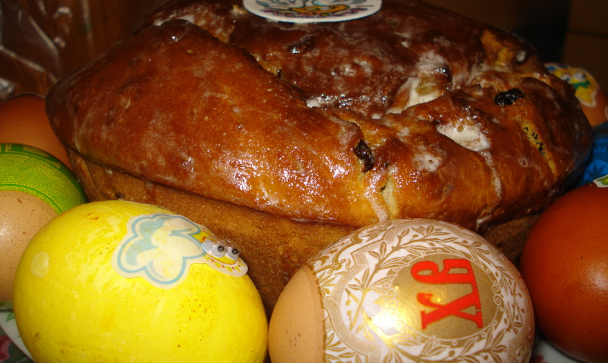 Кулич с цукатами, изюмом и орехами