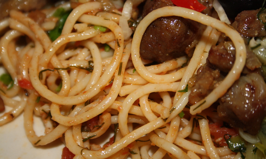 Спагетти с кальмарами и индейкой