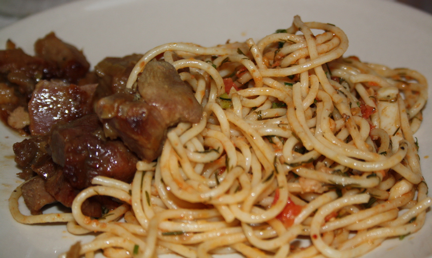 Спагетти с кальмарами и индейкой
