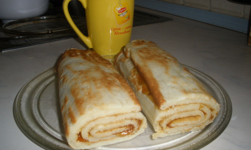 Рулет с абрикосовым джемом