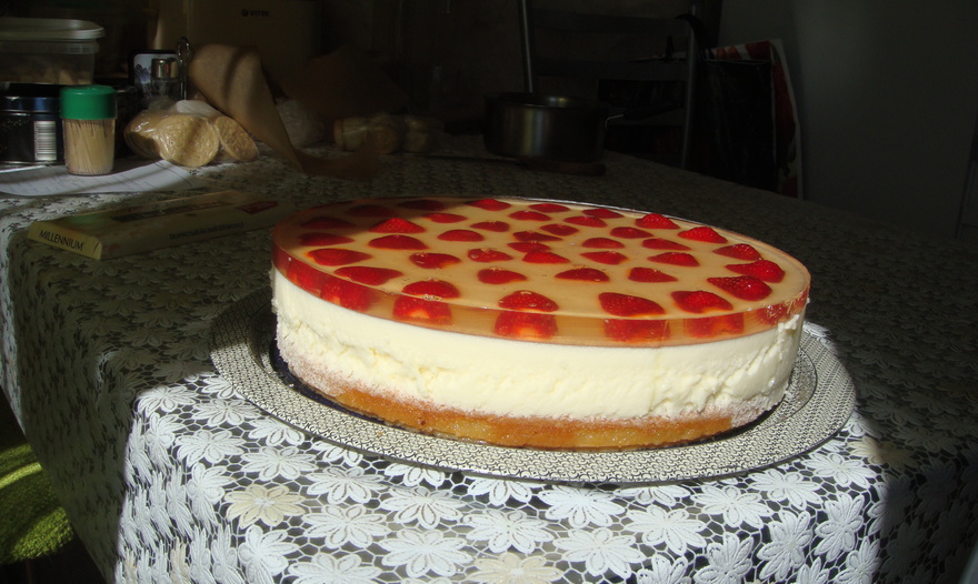 Торт-мусс-желе "Клубника в шампанском"