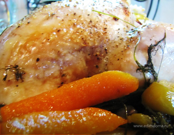 Курица, маринованная в соевом соусе, с рисом и яблоком