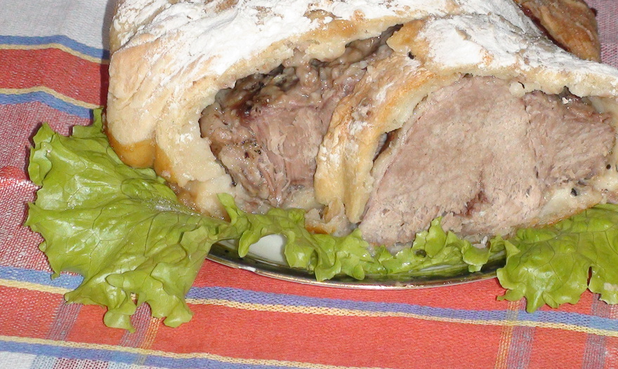 Буженина (запечённая в тесте).