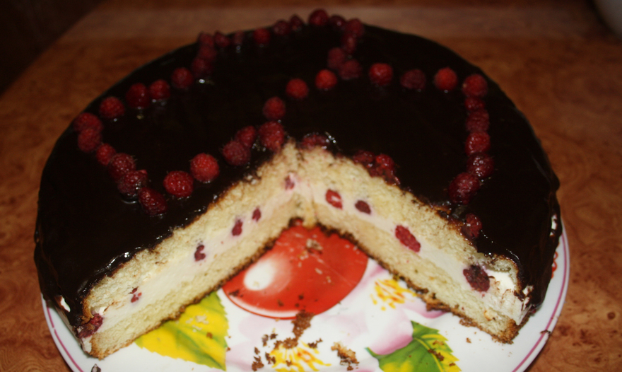 Торт "Летний" с творожно-малиновым суфле.