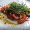 Треска с салатом из томатов в итальянском стиле.
