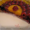 Малиновый пирог с персиком и вишней