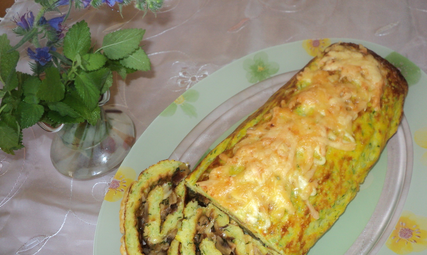 Рулет из кабачков с грибами и сыром.