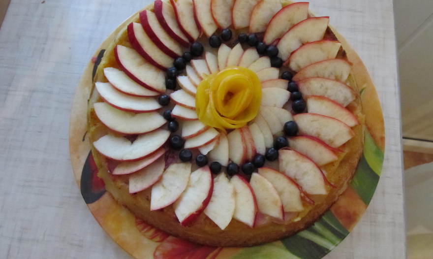 Шарлотка с яблоками и грушами