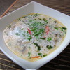 Кокосовый суп с лососем и грибами