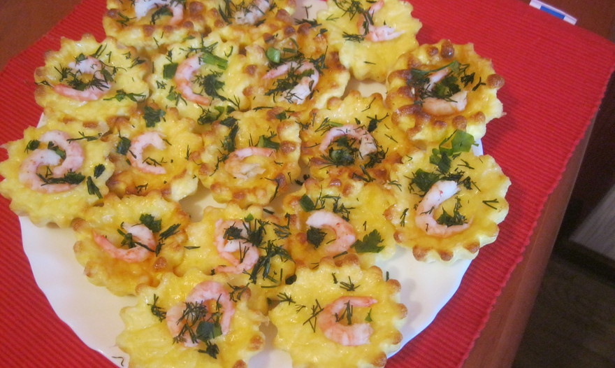 Мини-фритата с креветками и пармезаном 