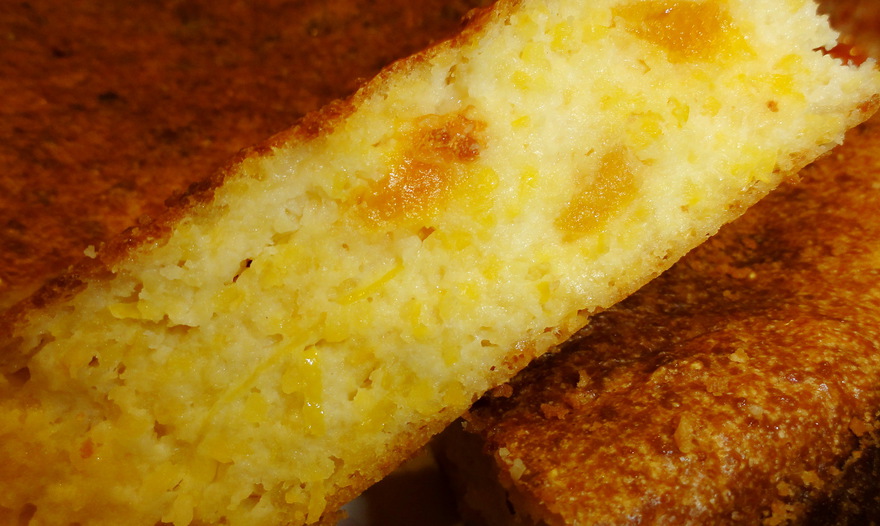 АЛЕВИНЧ (творожно - кукурузная запеканка со сметаной и тертой  земляникой с сахаром)