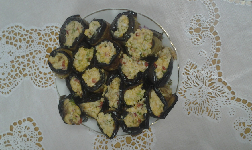 Овощные роллы из баклажанов с сырно-овощной начинкой
