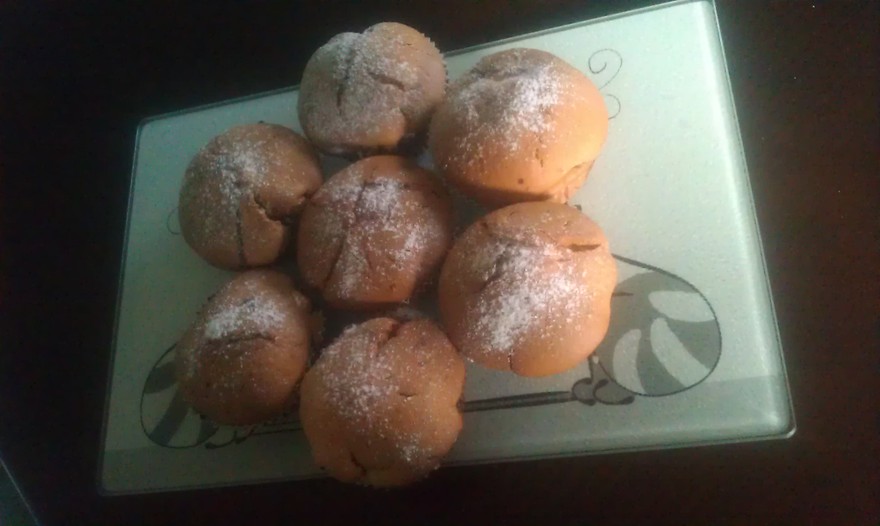 Маффины с персиком и клюквой