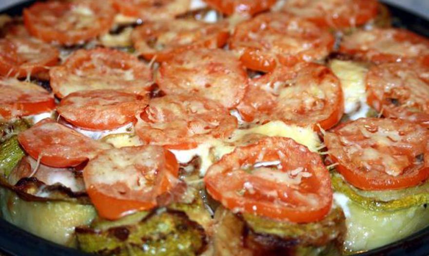 Рулетики со свининой, кабачками и каперсами.