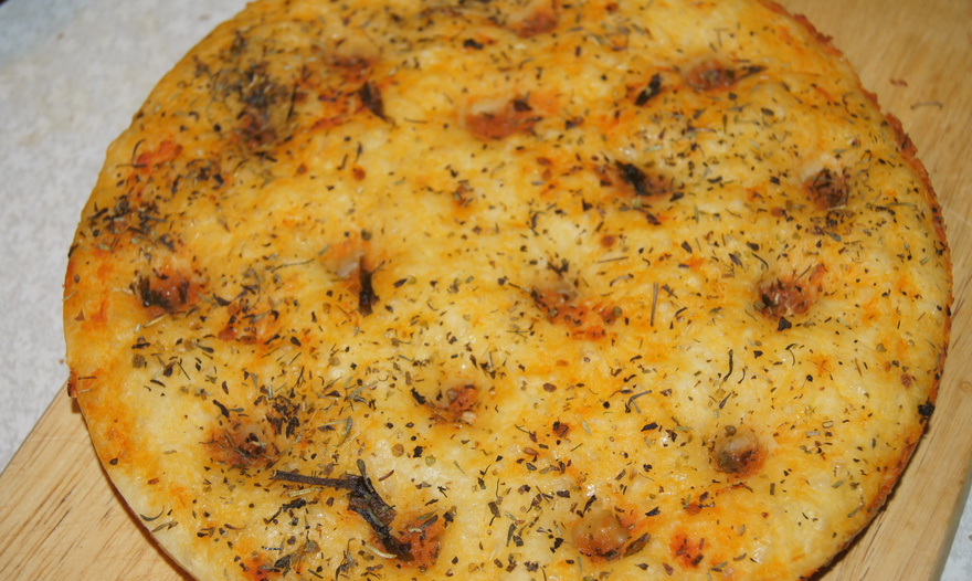 Фокачча с ветчиной и вялеными помидорами. Италия.