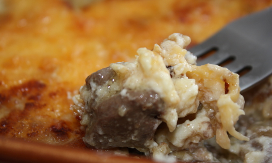 Куриная печень в сметанно-сырном соусе