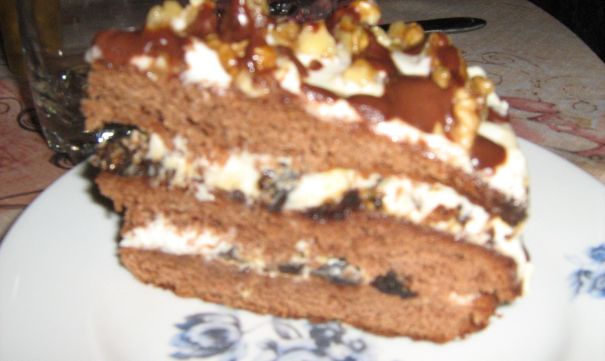 Рождественский торт с черносливом.