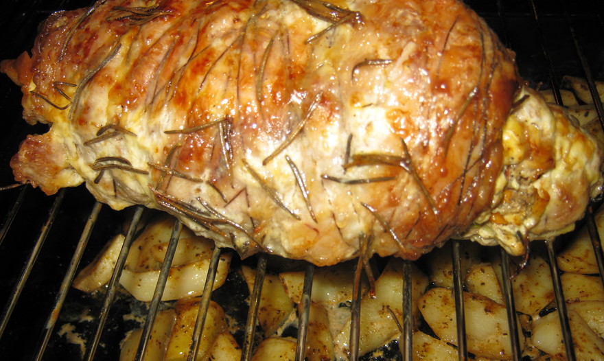 Запеченная свинина с  овощами и розмарином