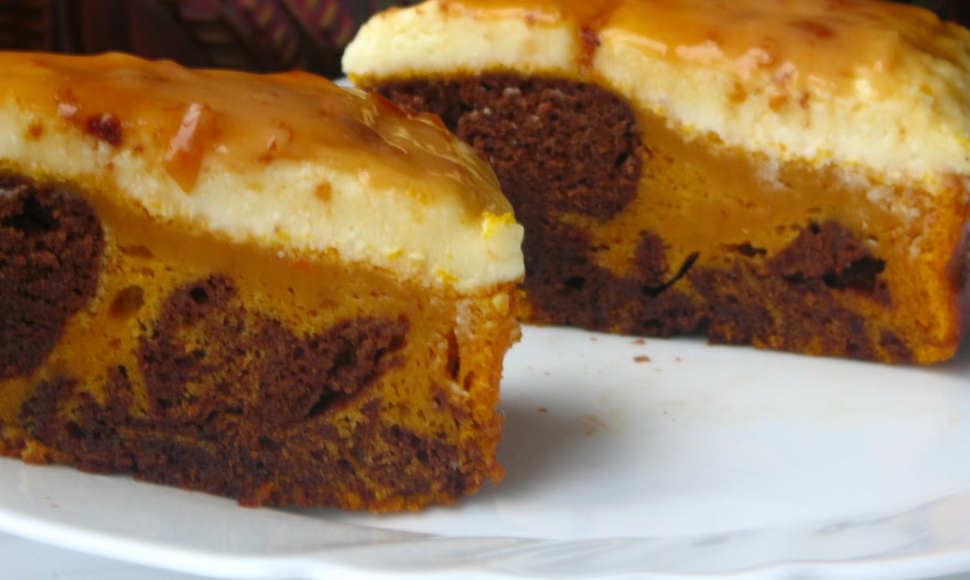Тыквенный брауниз с творожной начинкой