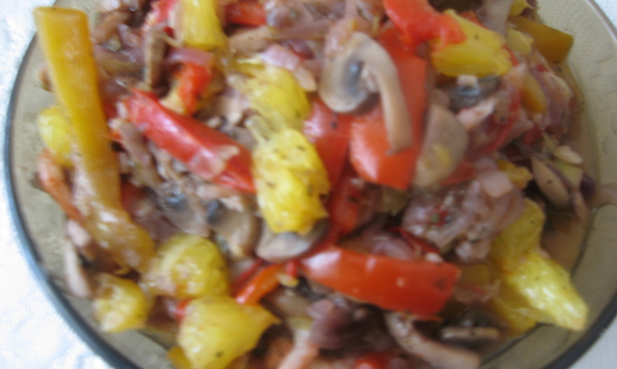 Теплый салат в средиземноморском стиле