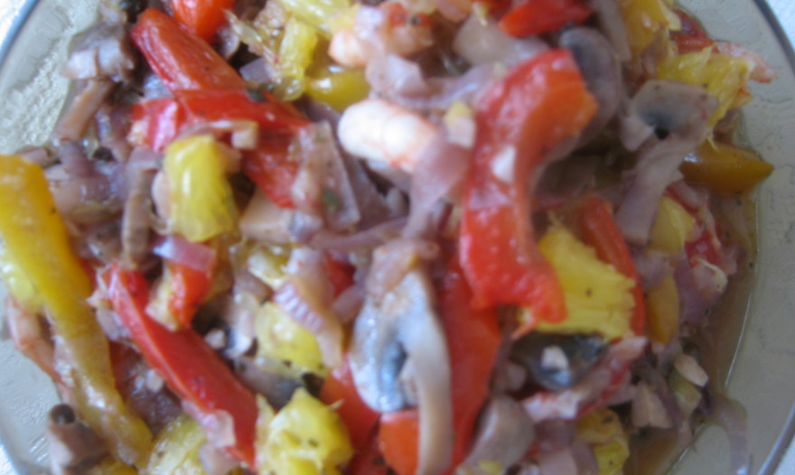 Теплый салат в средиземноморском стиле