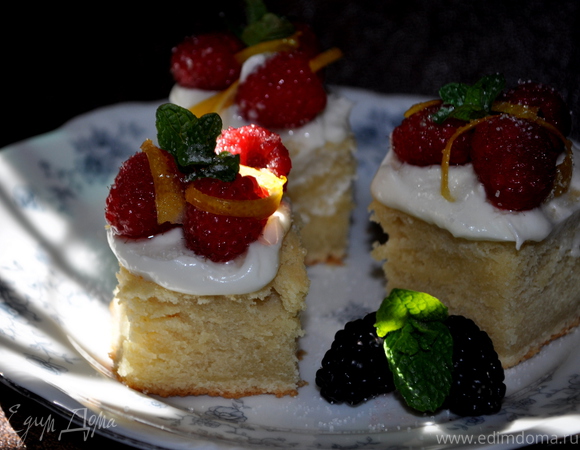 Чайный торт с ягодами-Spoonful of sugar teacakes