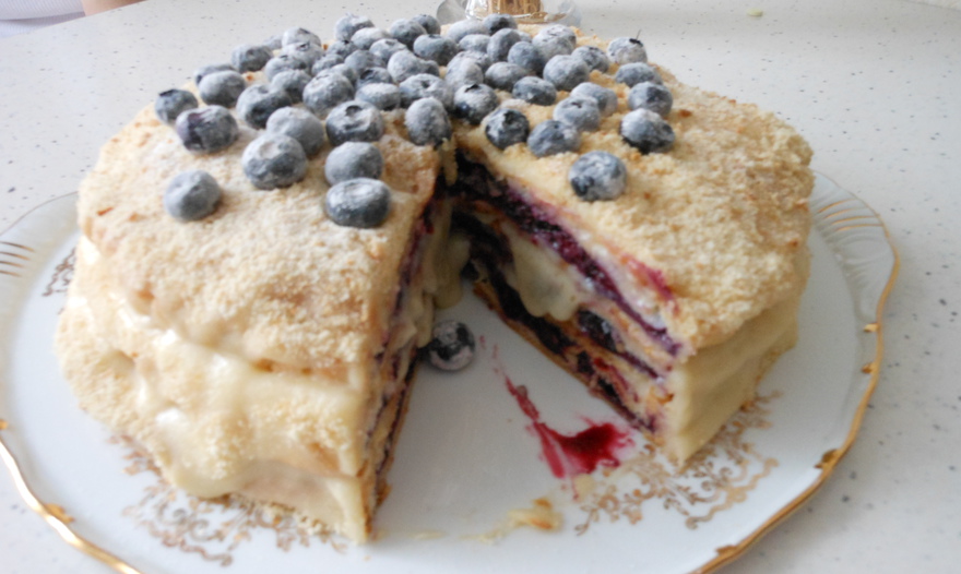 Торт-слойка "Вишенка".