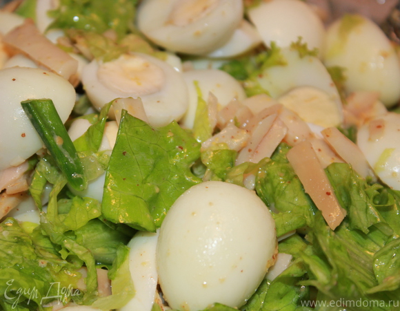 Салат экзотический с авокадо и перепелиными яйцами