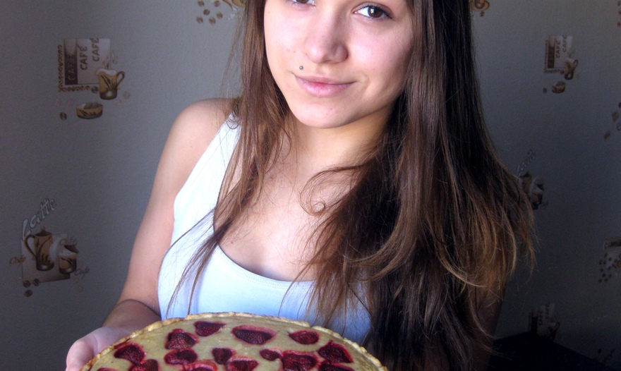 Бананово-клубничный пирог с творогом