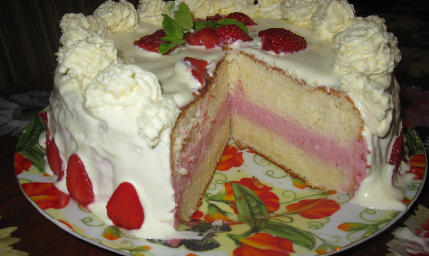 Торт "Клубничное наслаждение"