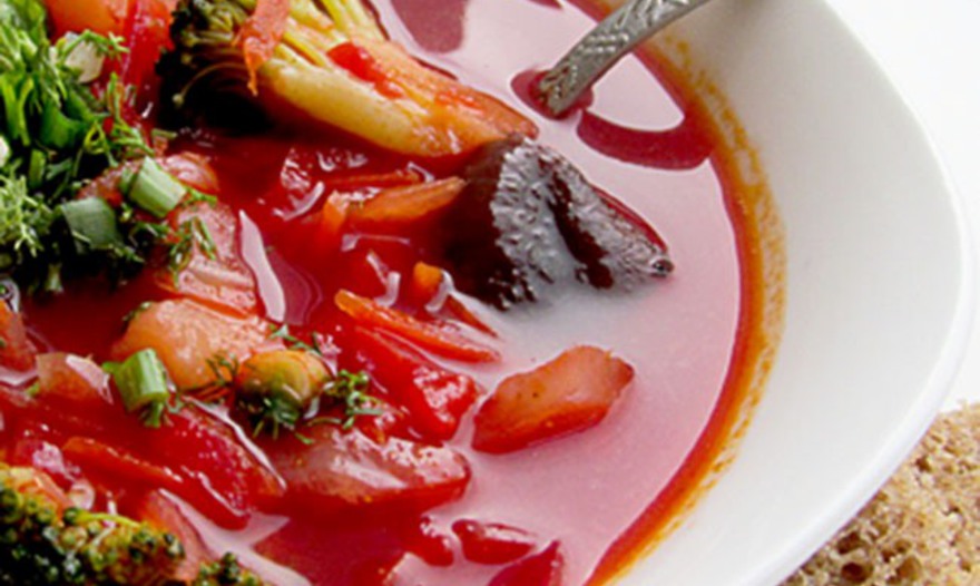 Вегетарианский борщ с грибами и брокколи