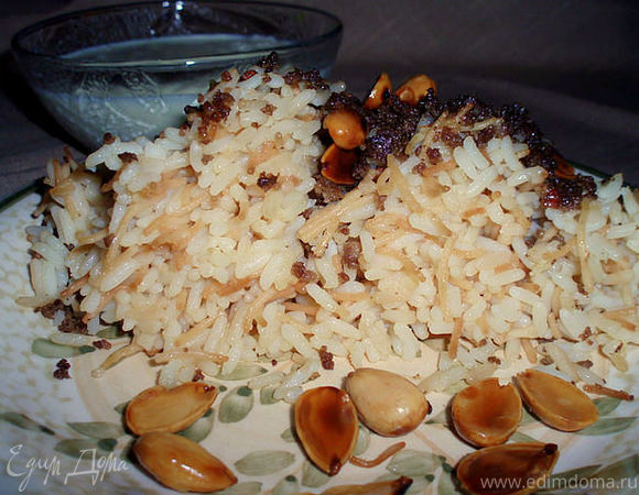Рис по-ливански (с жареным фаршем и лепестками миндаля)