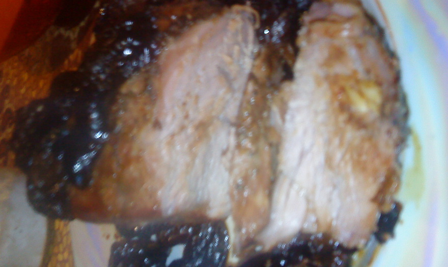 Свинина с черносливом, запечённая в фольге